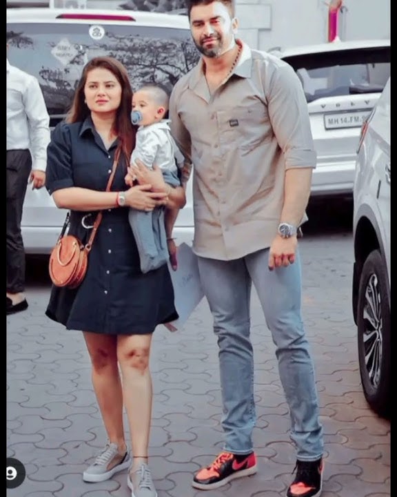 kratika sengar  husband and baby viral