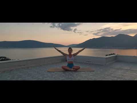 10 minutes yoga body awareness flow for Beginners