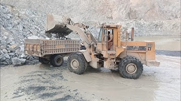 Heavy machine rocks loading in action: caterpillar wheel loader 966D rock loading trolleys#video#cat