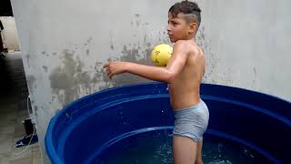 De Hj Na Piscina Com O Meu Primo