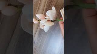 I love making gumpaste flowers.  #shortvideo  #cakedesign