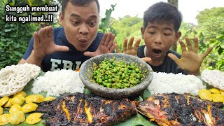 SUNGGUH MEMBUAT KITA NGALIMED ! 1,5 KG IKAN NILA BAKAR + KAREDOK LEUNCA + LALAPAN JENGKOL MENTAH