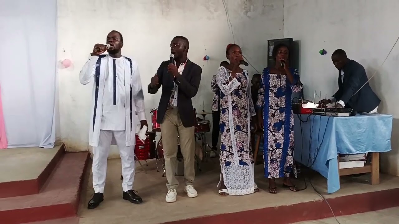 Revivez les moments de chants d'action de grâce avant la consécration des serviteurs de Dieu.