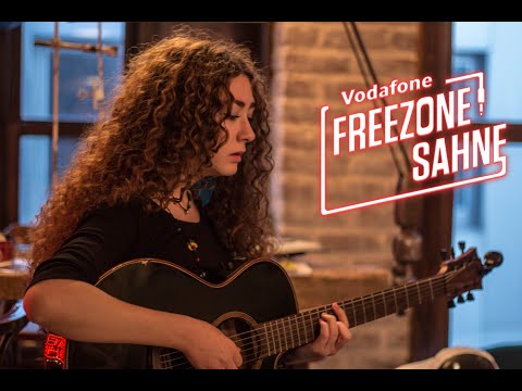 Sena Şener - Çirkin Dünya (FreeZone Sahne Performansı)