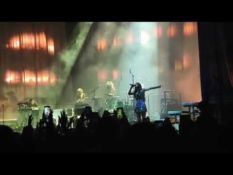 Olivia Rodrigo (live) Berlin - All the things she said (tATu)