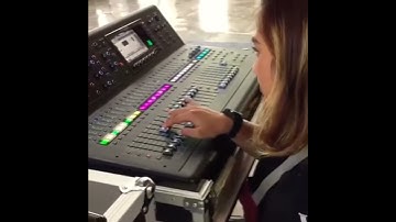 Story wa oprator sound system cewek cantik bikin melongo.. 😱😱😱