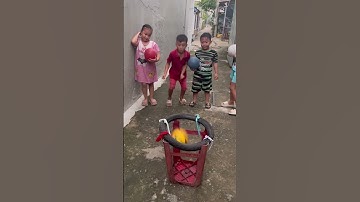 cả nhóm thiện thi ￼thảy bóng vào lổ trúng thưởng 1#funny