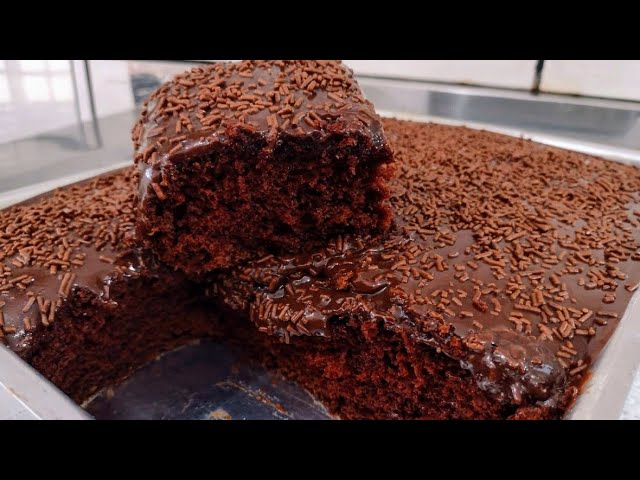 Como fazer bolo de chocolate simples: receita fácil fica fofinha e  molhadinha, Delicioso Receitas