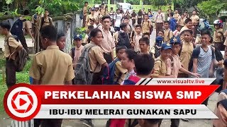 Viral! The Power of Emak-Emak, Wanita Ini Bubarkan Perkelahian Pelajar dengan Gagang Sapu