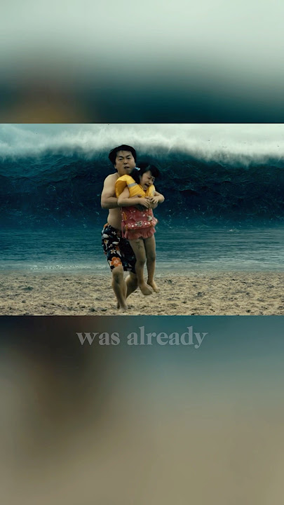 When the massive tsunami began to hit the city。