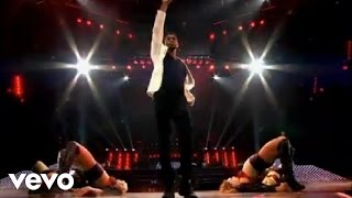 Video thumbnail of "Usher - OMG (OMG Tour Live at the O2)"