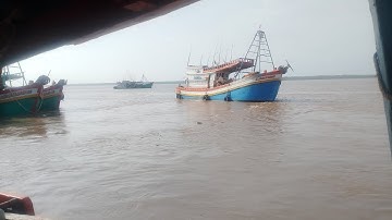 Ghe Cào Đi Lấy Đá Chuẩn Bị Cho Chuyến Ra Khơi Mới