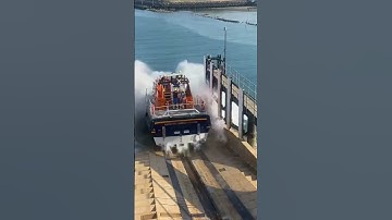 Watch Shoreham #RNLI lifeboat launch down the slipway!