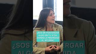 ¿SOS DE POSTERGAR ALGO EN TU VIDA, DÁNDOLE PRIORIDAD AL AFUERA?