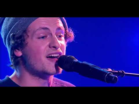 Daniel Shaw sings