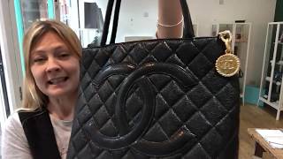 chanel medallion tote outfit