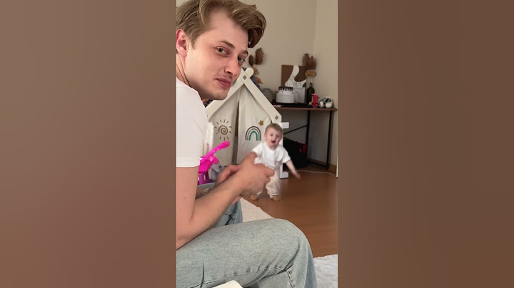 Kapı gıcırtısına oynayan bir bebikko🦦