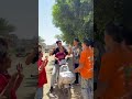 يضحك عليهم وياخد اخوهم في العيد