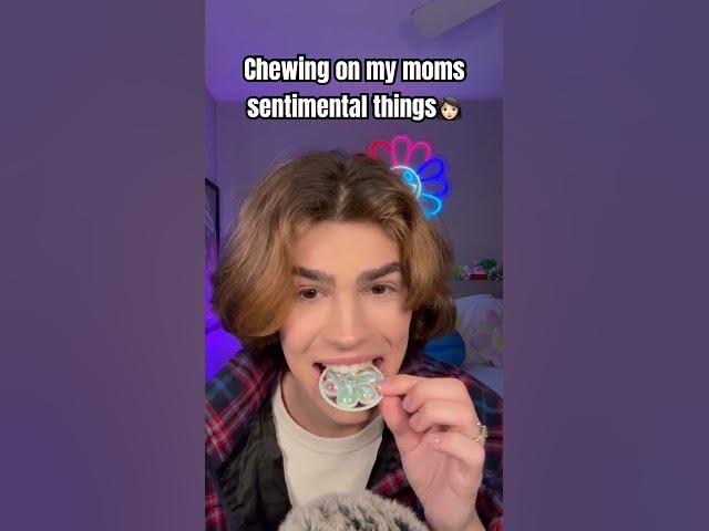 Chewing on my moms sentimental things👩🏻 #asmr #chewing #mukbang