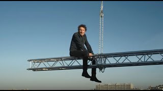 Video thumbnail of "Alain Souchon - Ici et là (Clip officiel)"