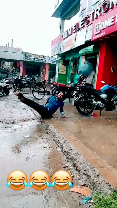 man slip in rain | viral videos | #youtubeshorts