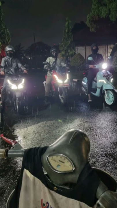 KEEWAY SHINY 150 between ADV 160 2022, Aerox Connected 2021, Vespa old and New