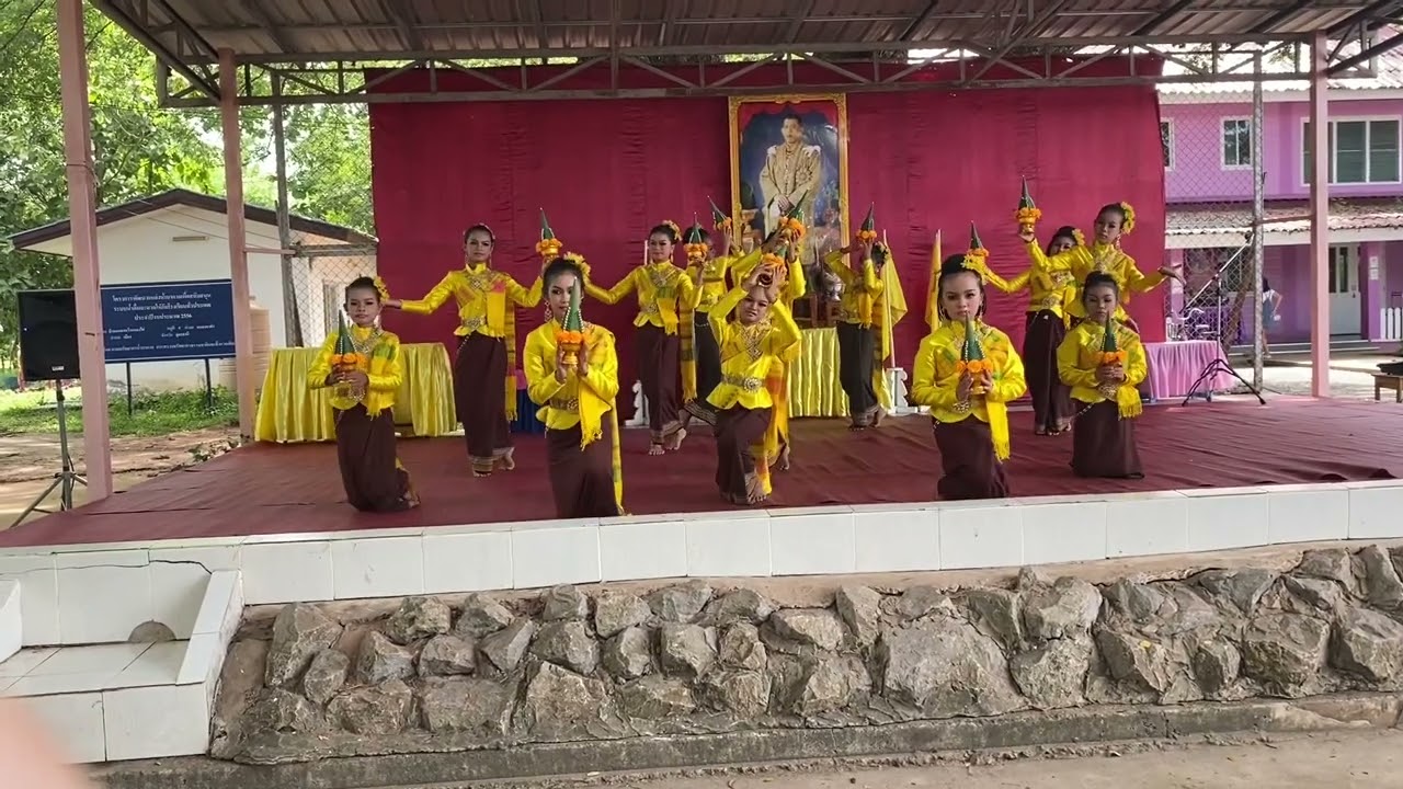 ชมรมนาฏศิลป์โรงเรียนบ้านหนองหว้าหนองไผ่