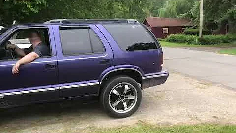 1996 Chevy blazer no muffler straight piped.