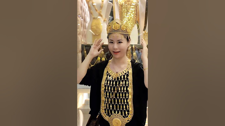 Showcasing Exotic Gold Ornaments at Dubai's Gold Souq