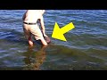 Этот мужчина зашел в воду и вдруг почувствовал, что что-то потянуло его за ноги