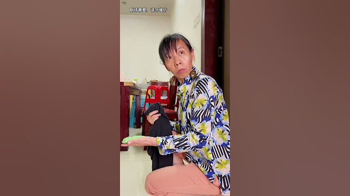 老头想钻出去喝酒，又被母老虎发现了 #家庭挑战类 #李叮长 #amazingfacts  #comedy #funnyclips #viral  #挑战 #搞笑 #youtubeshorts