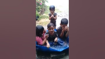 Mandi Hujan RUQAIYAH kedinginan