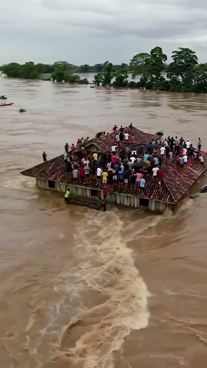Suasana mengerikan saat banjir bandang menghantam segalanya#s