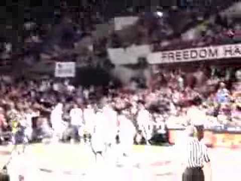 Larry O'bannon dunk: UofL against Marquette