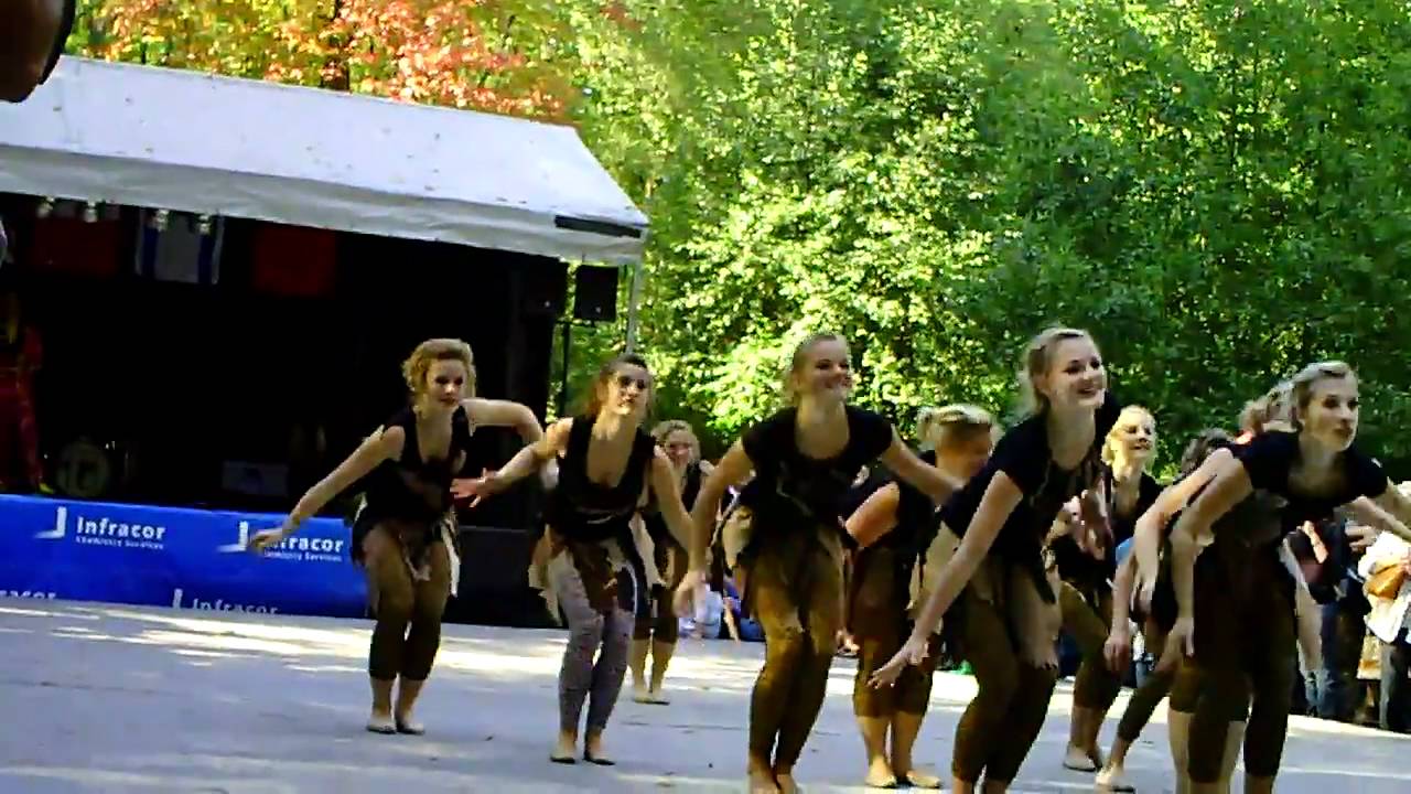 Die Könige der Löwen im Park: Die Tanz-Aufführung auf dem Marler VolksParkFest  3. Oktober 2010