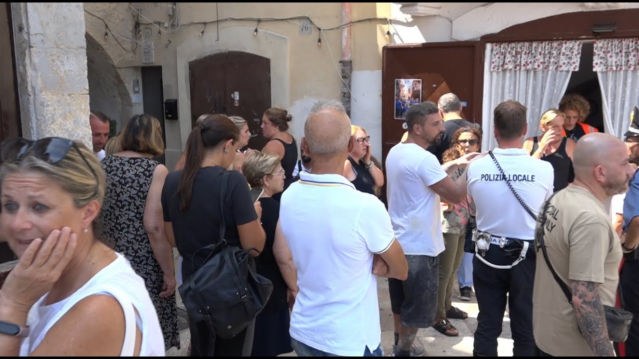 Dalla protesta all'aggressione, le pastaie di Bari vecchia vanno dal sindaco: 
