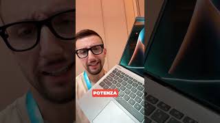 QUESTO NOTEBOOK SEMBRA FINTO! LEGGERISSIMO #shorts #short