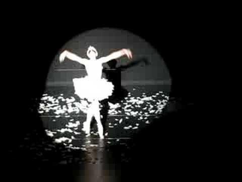 Ballet Trocadero, Dying Swan