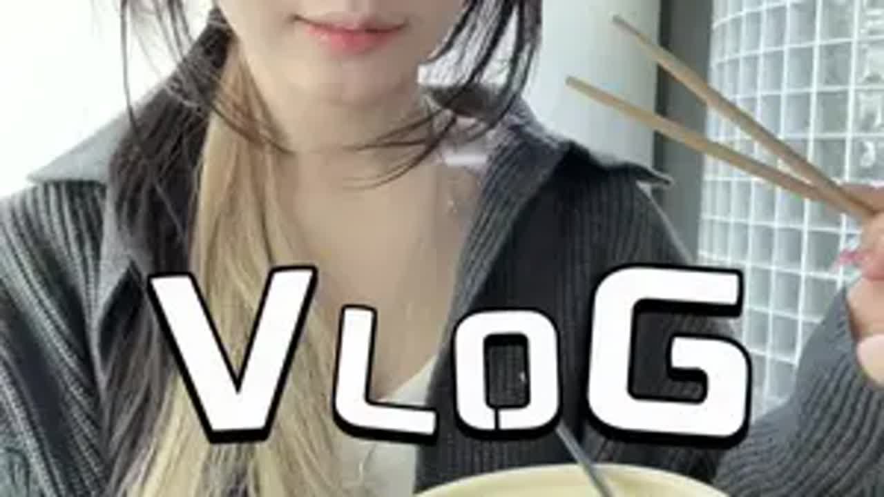 终于换发色啦 很有新鲜感哦一天吃什么 电子榨菜 换发色 染发vlog 日常vlog