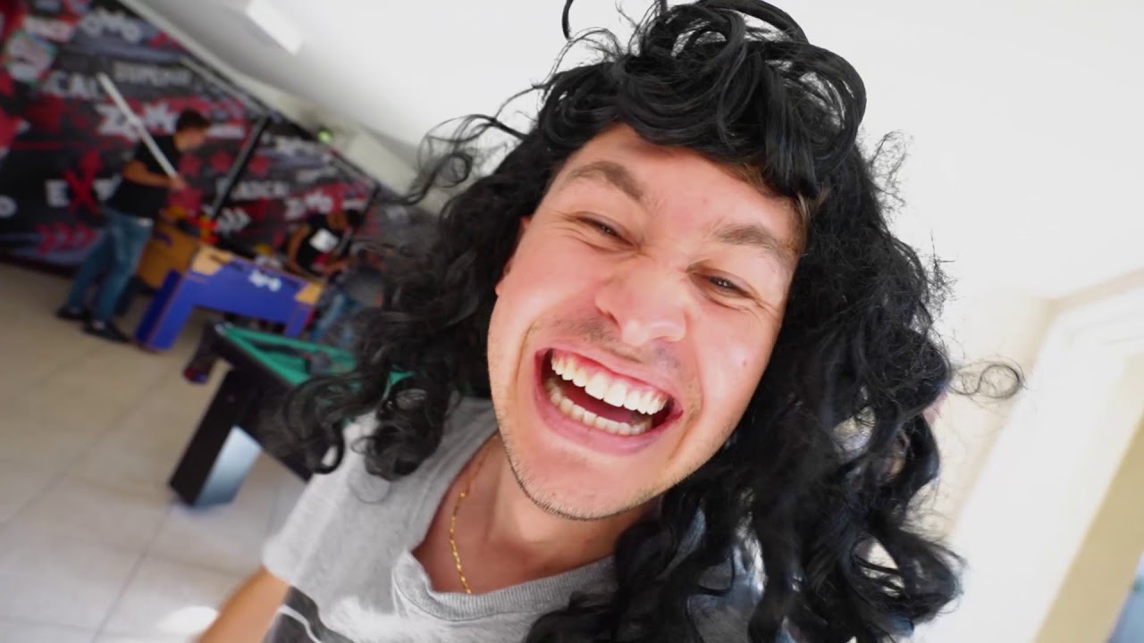 DEI EM CIMA DOS MEUS AMIGOS