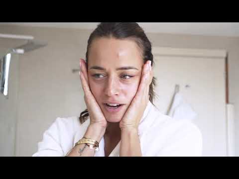 Video: Îngrijirea feței: cele mai bune produse de curățare instant pentru mame
