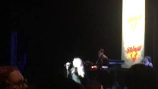 Sabrina Carpenter - Thumbs (LIVE)