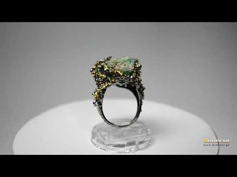 ნატურალური ზურმუხტი, ჩასმული ბეჭედში.