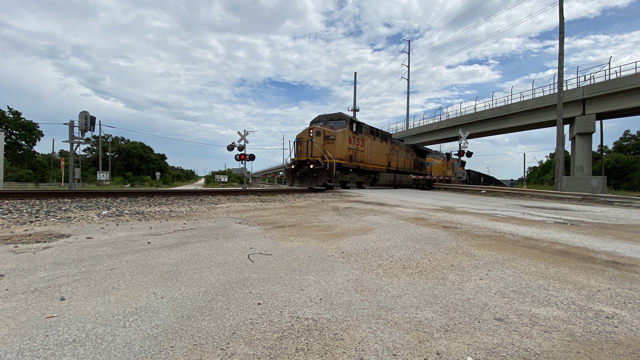 UP AC44 Leader With Rear DPU On a Rock Train At McNeil - YouTube