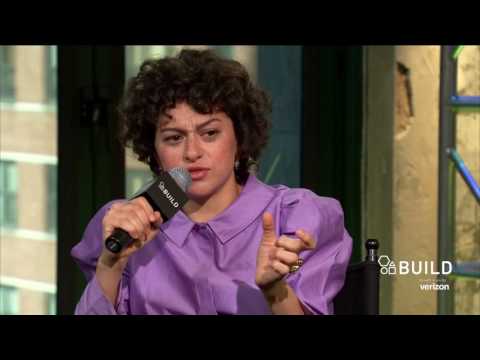 Βίντεο: Alia Shawkat (Ηθοποιός) Καθαρή αξία: Wiki, Έγγαμος, Οικογένεια, Γάμος, Μισθός, Αδέρφια