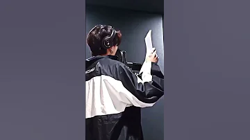 Jungkook Singing Love Is Gone 