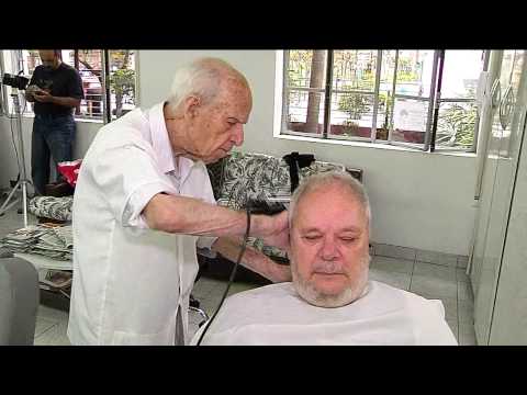 Vídeo: Onde mora o barbeiro de 107 anos?