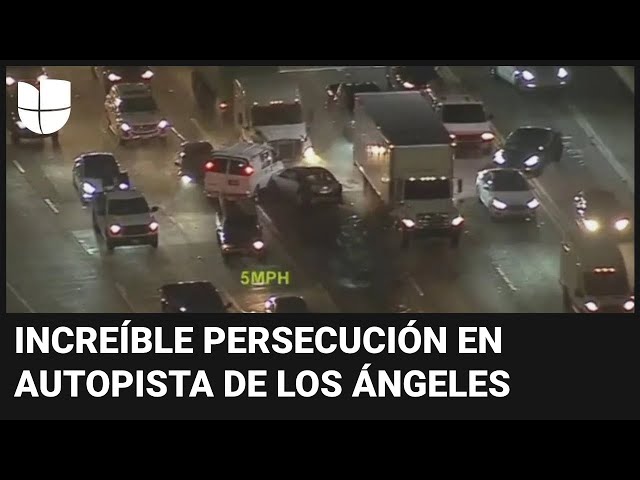 Persecución de película: una mujer conduce en sentido contrario y choca con varios vehículos