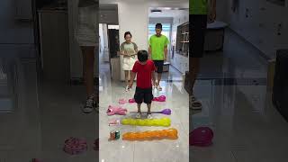 Thumbnail for 家庭版踩气球大挑战! #funny #搞笑 #comedy 2