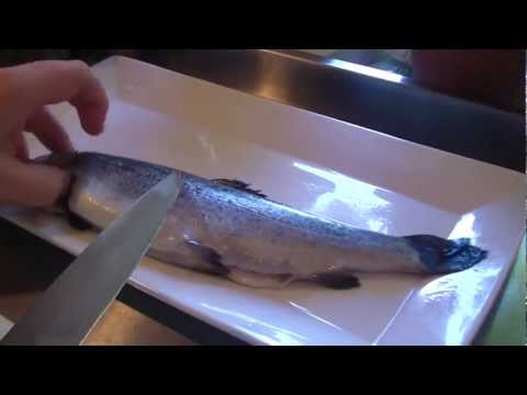 Video: Wie Man Fisch Schneidet